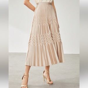 ♥️ Gold pleated midi skirt